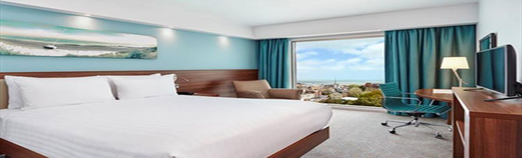 Hampton by Hilton bedroom