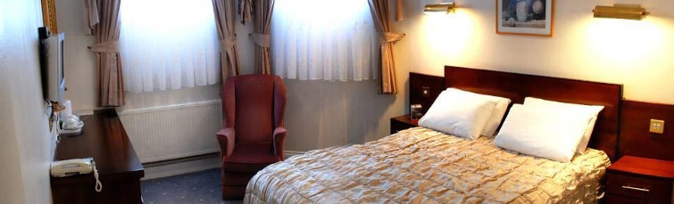 Room at the Cambridge Hotel Gatwick