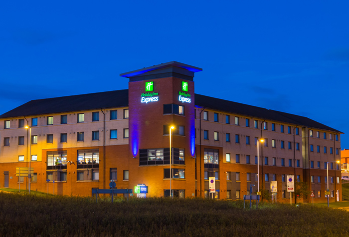 Luton Holiday Inn Express With Parking At Airparks And Breakfast